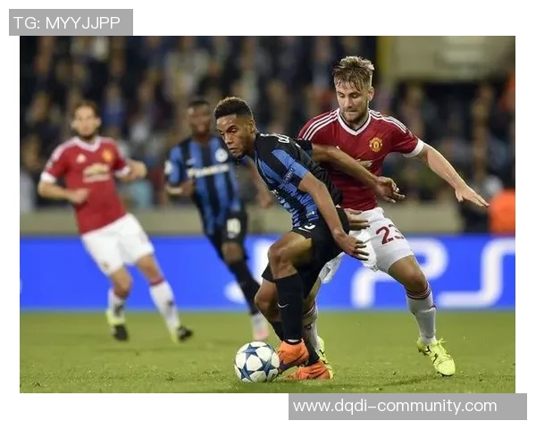 意甲激战:多特蒙德大胜切尔西红牌争议引发全场热议 意甲激战:多特蒙德大胜切尔西红牌争议引发全场热议