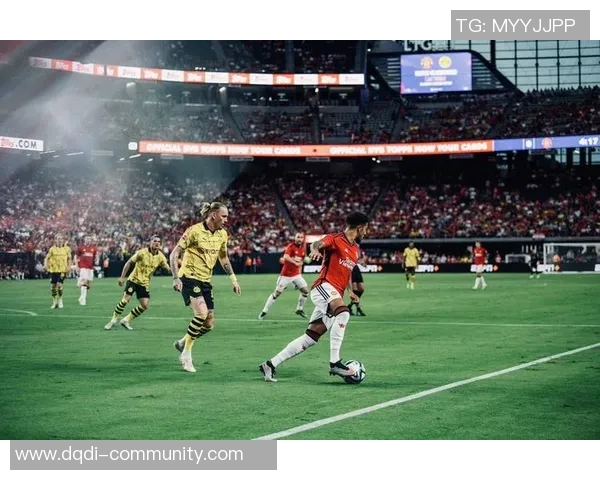 友谊赛精彩回顾多特蒙德小胜曼联神扑瞬间引发全场热烈反响