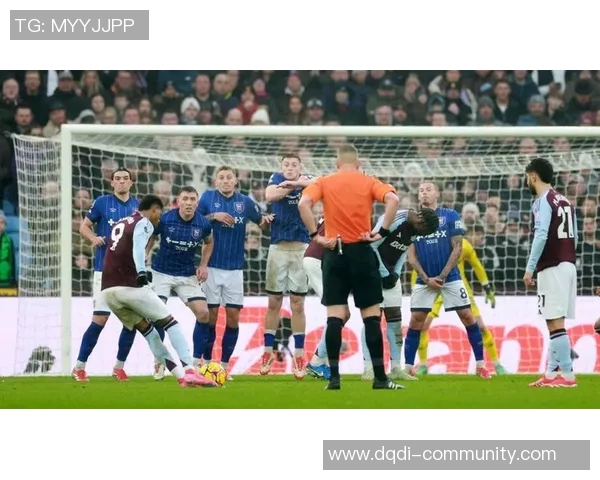 英超赛场巴萨与多特蒙德战平引发转会风波全场沸腾 英超赛场巴萨与多特蒙德战平引发转会风波全场沸腾